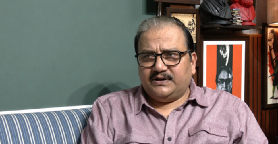 हकीकत जानने के लिए आम लोगों के बीच जाइए, उज्ज्वला योजना में सब्सिडी कटौती पर मनोज झा की सरकार को सलाह