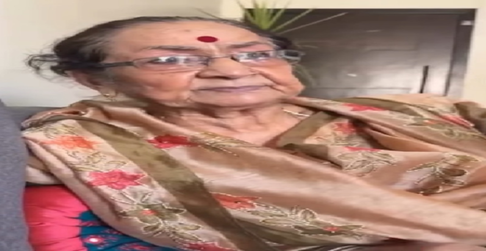 घर में 'निक्कर' विवाद पर अनुपम खेर को छोड़ मां दुलारी ने दिया राजू का साथ