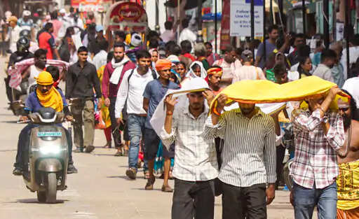 नौतपा से पहले ही झुलसता उत्तर भारत: वीडियो में जाने बांदा में पारा 48°C के पार, कई शहरों में हीटवेव का कहर, 8 छात्राएं बेहोश
