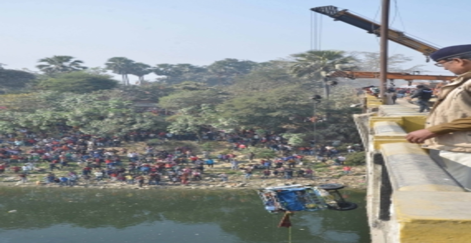 बंगाल के इस्लामपुर में तालाब में गिरी कार, तीन युवकों की मौत; चार घायल