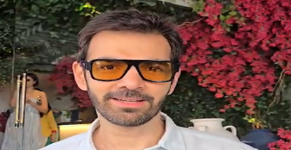 'दिव्यांका त्रिपाठी बनेगी बेस्ट मदर', अभिनेत्री के बेबी शॉवर में टीवी सेलेब्स ने लुटाया प्यार