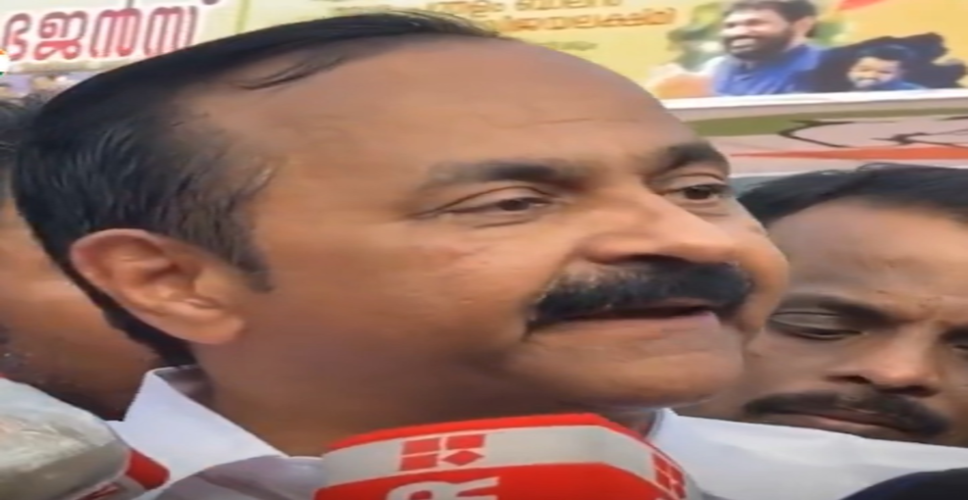 केरल चुनाव: विपक्ष ने सीएम पर वोट के लालच में अपनी नीतियों को पलटने का आरोप लगाया