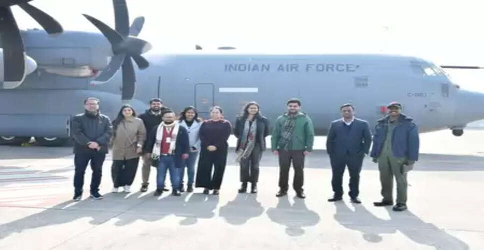 हिंडन एयरफोर्स स्टेशन पहुंचा 57 शोधार्थियों का प्रतिनिधिमंडल, भारतीय वायुसेना के जवानों से की बातचीत