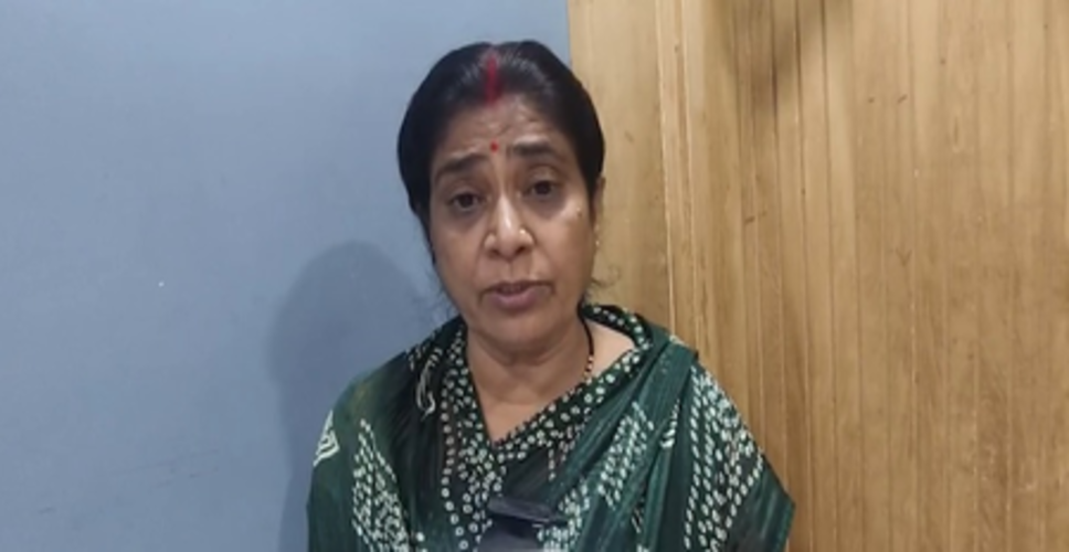 राजा रघुवंशी की मां उमा बोलीं, 'सोनम पर लगाए गए आरोप बेबुनियाद नहीं, उसका बाहर आना गलत'