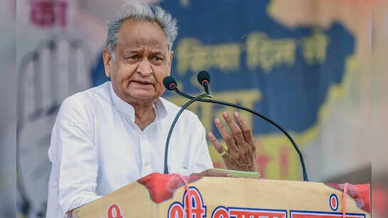 अशोक गहलोत का सरकार पर हमला, ‘इंतजारशास्त्र’ से जनता को नुकसान, वीडियो में देंखे गांधी संस्थान को लेकर उठाए सवाल