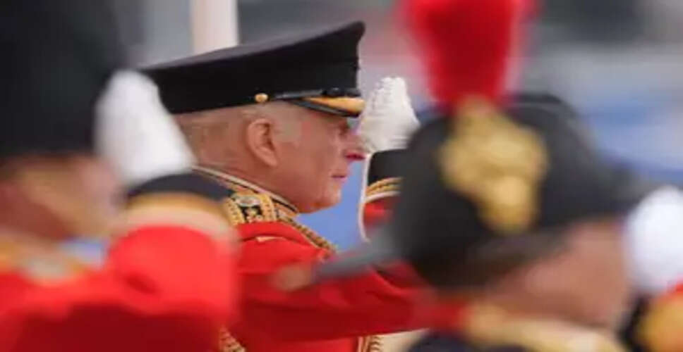 ब्रिटेन : दो ब्रिटिश भारतीयों से किंग चार्ल्स तृतीय ने वापस लिए सम्मान