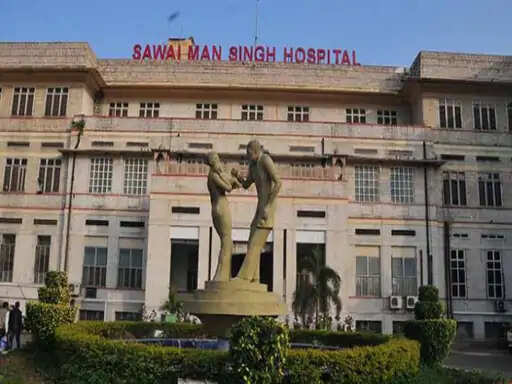 SMS मेडिकल कॉलेज में डॉ. धनंजय की वापसी से विवाद तेज, इमरजेंसी के बाद नेफ्रोलॉजी यूनिट हेड बनाने की तैयारी पर टीचर्स एसोसिएशन ने जताई आपत्ति