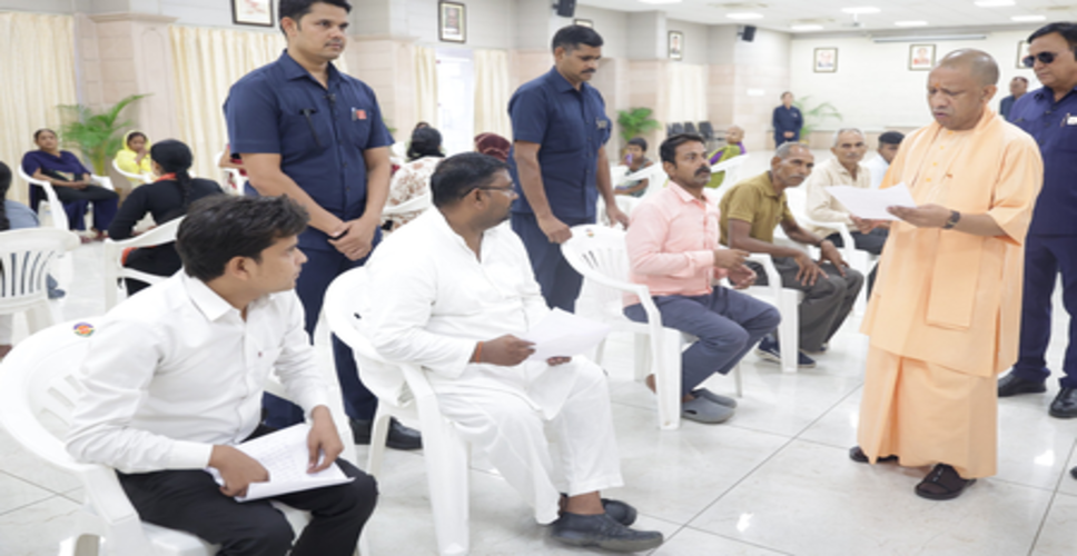 अतिक्रमण कतई बर्दाश्त नहीं, आरोपियों पर तत्काल करें कार्रवाई : सीएम योगी