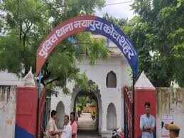 अदालत परिसर में वकील और पुलिस के बीच विवाद, वीडियो में देंखे मारपीट और अभद्रता का मामला दर्ज