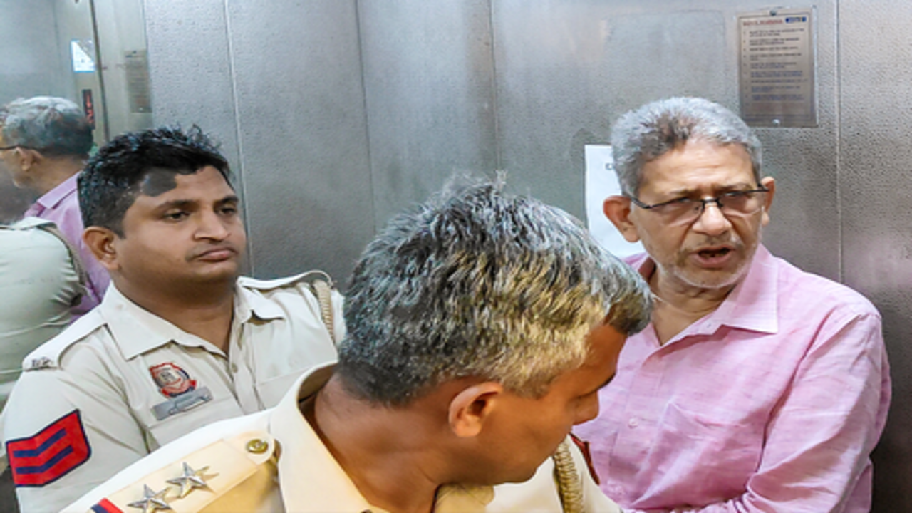 दतिया उपचुनाव के नतीजे से पहले कांग्रेस की बड़ी कार्रवाई, राजेंद्र भारती पार्टी से बाहर
