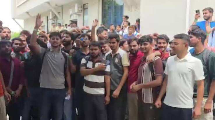 जयपुर में AIIMS CRE-5 री-एग्जाम में फिर गड़बड़ी, iON का सर्वर हुआ ठप; वीडियो में जाने 20 मिनट बाद दोबारा अटका पेपर