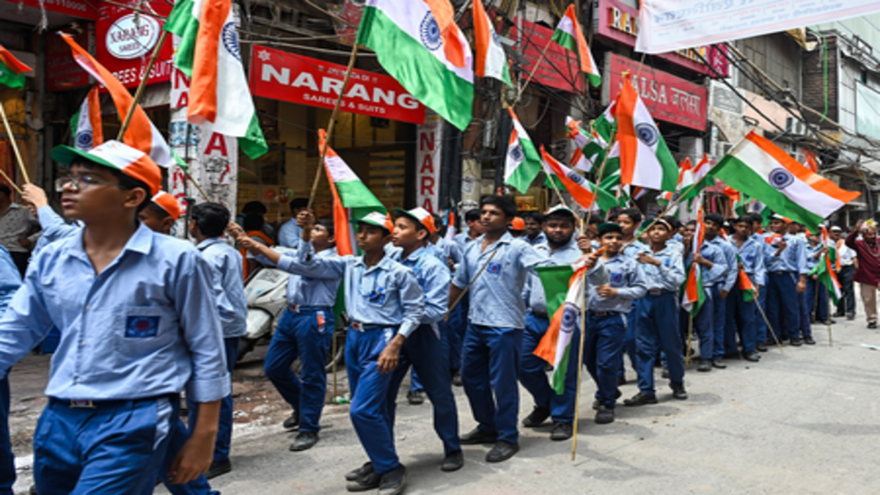 यूपी के सभी मदरसों में मनाया जाएगा ‘हर घर तिरंगा’ अभियान, छात्रों को राष्ट्रभक्ति कार्यक्रमों से जोड़ने के निर्देश