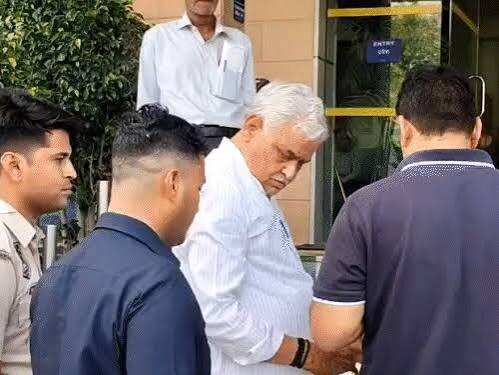 ACB मुख्यालय पहुंचे कृषि मंत्री किरोड़ी लाल मीणा, वीडियो में बोले—“दोषी हूं तो गिरफ्तार करो, वरना स्थिति साफ करें”