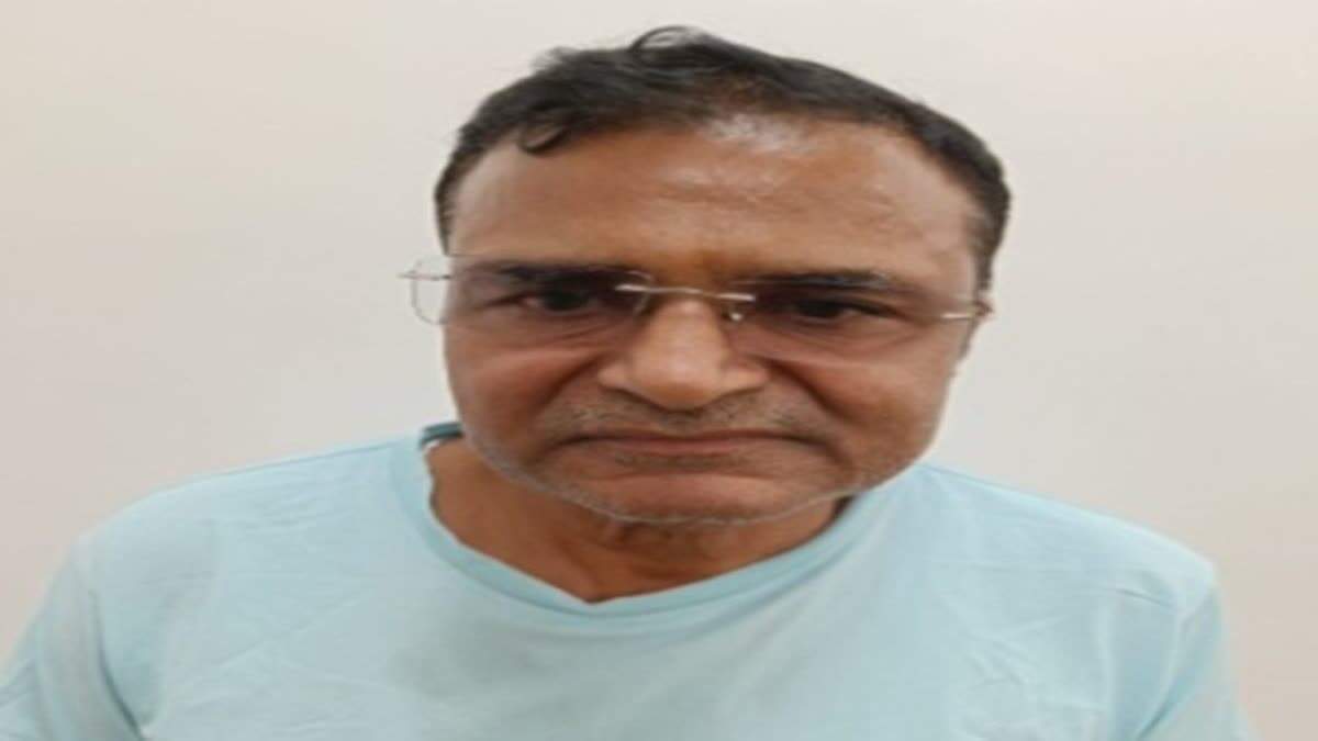 SI भर्ती पेपर लीक मामले में बड़ी गिरफ्तारी, फुटेज में देंखे राजस्थान बेवरेज कॉर्पोरेशन का डिपो मैनेजर अरेस्ट
