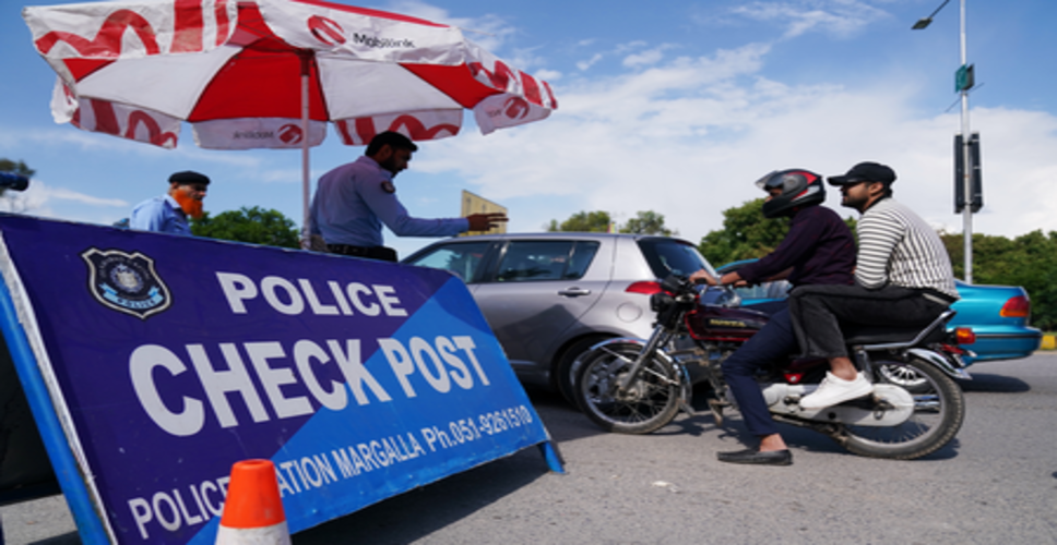 इस्लामाबाद : रेलवे क्रॉसिंग की तुलना होर्मुज स्ट्रेट से करना पड़ा भारी, पाकिस्तानी व्यक्ति गिरफ्तार