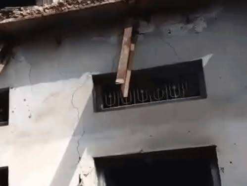 अलवर में बड़ा हादसा: मकान का छज्जा लोहे के गर्डर समेत गिरा, 70 साल की दिव्यांग बुजुर्ग महिला घायल
