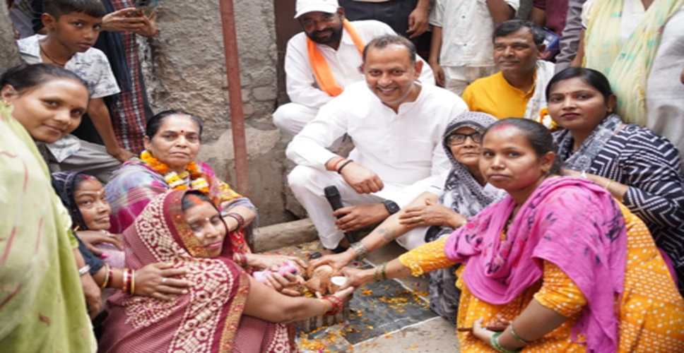 दिल्ली सरकार अनुसूचित जाति/अनुसूचित जनजाति कॉलोनियों के विकास के लिए प्रतिबद्ध है: मंत्री रविंद्र इंद्राज सिंह