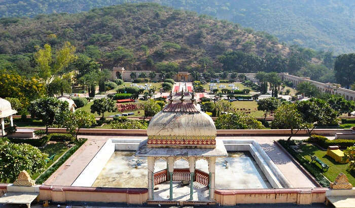 3 मिनट के शानदार वीडियो में देखे&nbsp;Sisodia Rani Bagh का गौरवशाली इतिहास, जानिए क्यों माना जाता है राधाकृष्ण के प्रेम का प्रतीक