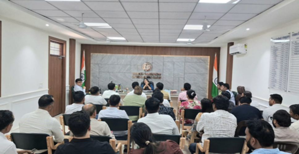 गौतमबुद्धनगर में आउटसोर्सिंग एजेंसियों को सख्त चेतावनी, उपद्रव पर होगी कड़ी कार्रवाई, ब्लैकलिस्ट होंगी एजेंसियां