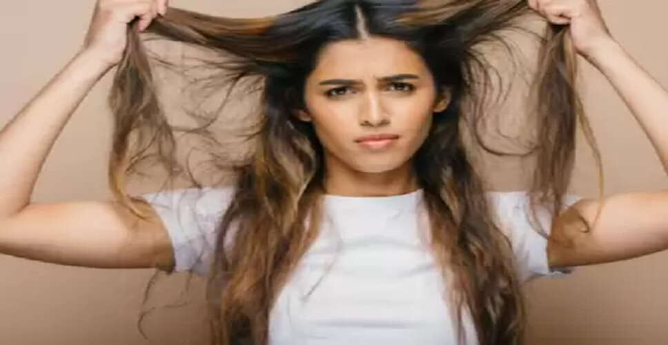 सर्दियों में दो मुंहे बाल की समस्या? इन समाधानों से मिल सकती है बालों को नई मजबूती