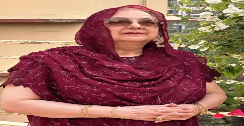 धरम जी की तारीफ के लिए मेरे पास शब्द नहीं : सायरा बानो