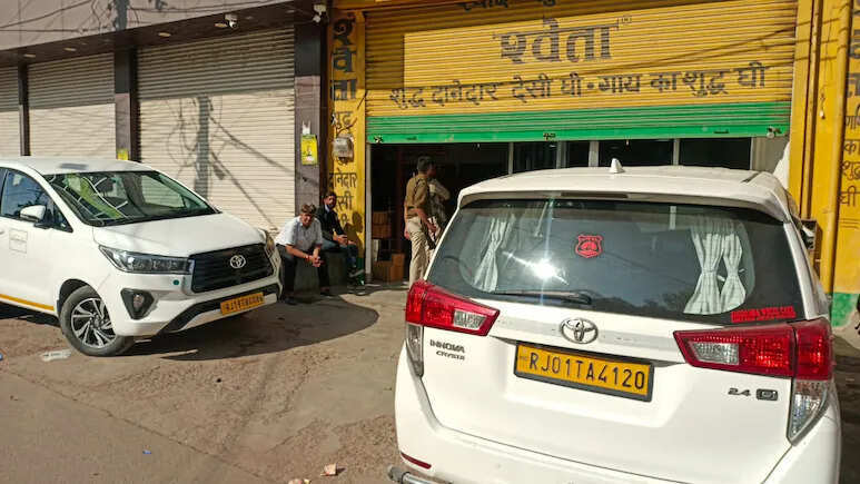 बीकानेर में घी कारोबारी समूह पर Income Tax का एक्शन, कई ठिकानों पर एक साथ पड़ा छापा