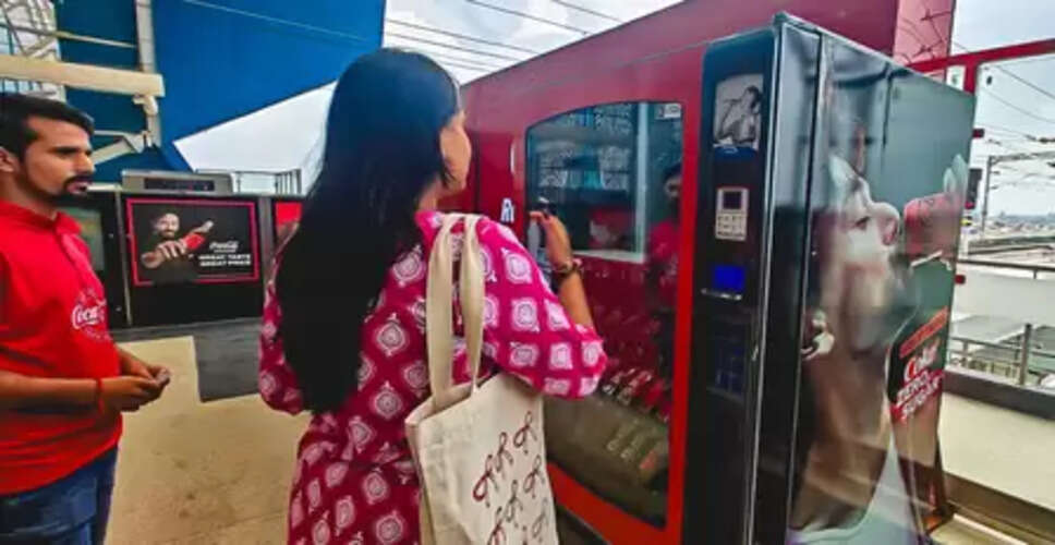 एनसीआरटीसी के प्रीमियम कोच यात्रियों को गाजियाबाद नमो भारत स्टेशन पर मिल रही है मुफ्त पानी की बोतल