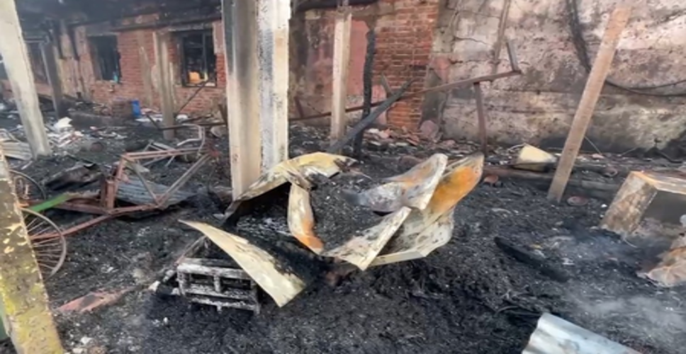 कटक में मछली बाजार के गोदाम में भीषण आग, बैंक और दुकानों को पहुंचा भारी नुकसान
