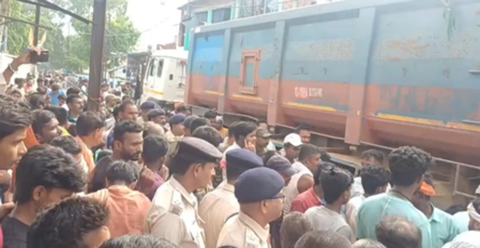 जमुई में सड़क हादसे में छात्रा की मौत पर बवाल, ग्रामीणों ने पुलिस पर किया पथराव, वाहन क्षतिग्रस्त