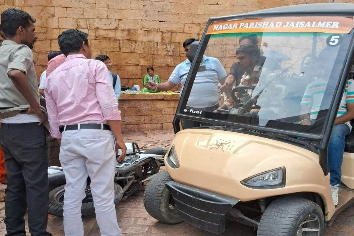 सोनार दुर्ग क्षेत्र में ‘आवाज रहित’ गोल्फ कार्ट सेवा बनी चिंता का कारण, बढ़ रहे हादसे