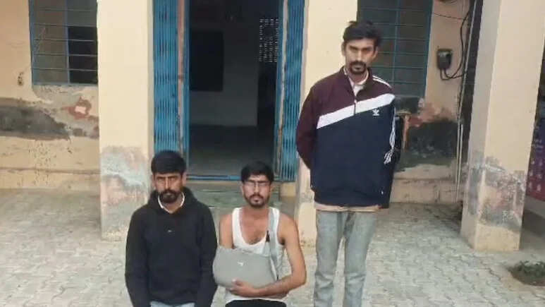 पुलिस का फिल्मी स्टाइल में एक्शन, कोई भिखारी तो कोई बना मजदूर, फिर किसान बनकर छिप रहे 3 भाइयों को ऐसे धर दबोचा