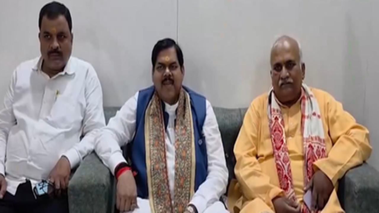 बिहार में पहले सुधरेगा छात्र-शिक्षक अनुपात, फिर होंगे तबादले: मिथिलेश तिवारी