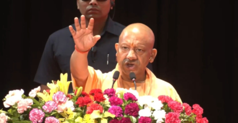श्रमवीर गौरव समारोह में सीएम योगी का सख्त संदेश, 'जो नहीं देगा काम का दाम तो सरकार करेगी इलाज'