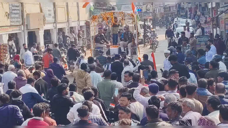 ड्यूटी पर जाते समय CRPF जवान की बाइक खाई में ग‍िरने से मौत, सैनिक सम्मान के साथ अंत‍िम संस्‍कार