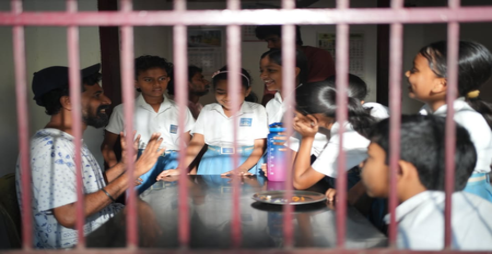 'अजाःसुंदरी' फिल्म के निर्देशक मनु एंटनी ने बच्चों के लिए कहा-आपकी ऊर्जा और हंसी ने हमारे सेट को खास बना दिया