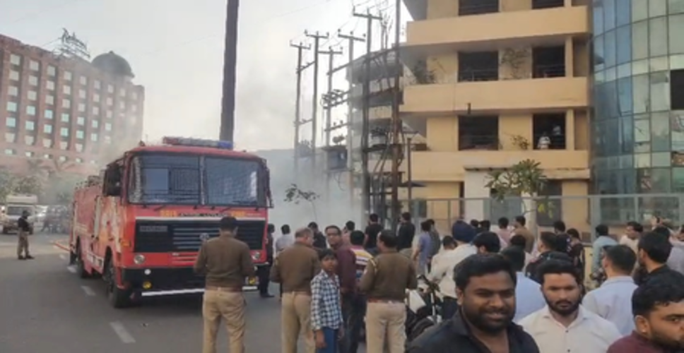 नोएडा सेक्टर-18 में बड़ा हादसा, ट्रांसफार्मर फटने से दो युवक गंभीर रूप से झुलसे