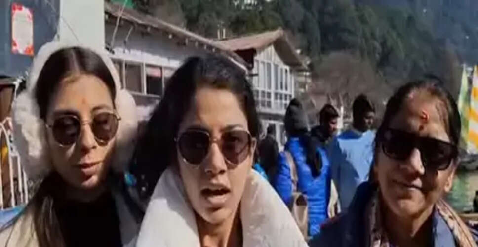 नैनीताल का सुहावना मौसम पर्यटकों को लुभा रहा