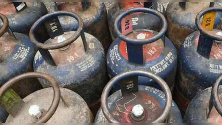 कमर्शियल एलपीजी सिलेंडर के दाम 49 रुपए बढ़े, घरेलू सिलेंडर की कीमत स्थिर