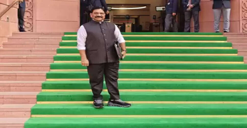 सांसद रविंद्र वायकर के सरकारी सिम कार्ड का उपयोग कर रहा था शख्स, मुंबई पुलिस ने दर्ज किया केस