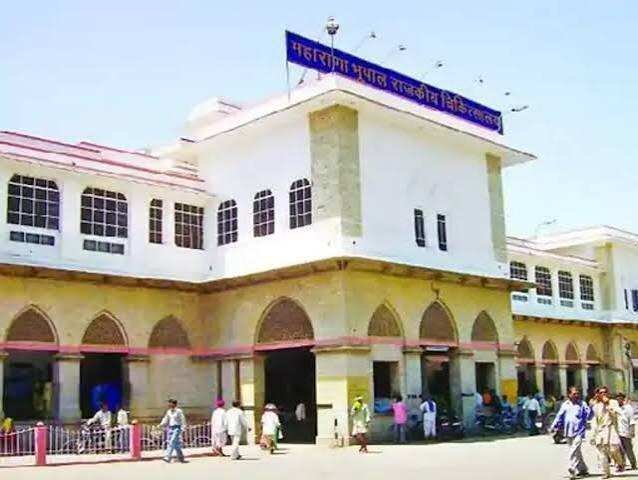 प्री-मैच्योर बच्चों में अंधेपन का खतरा बढ़ा, RNT अस्पताल में 6 महीने में 1583 केस; 59% नवजातों का वजन 2.5 किलो से कम