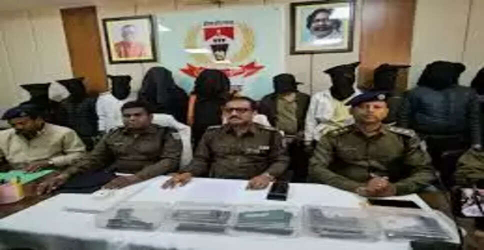 झारखंड: हजारीबाग में कुख्यात राहुल दुबे गिरोह के 10 अपराधी गिरफ्तार, कई हथियार बरामद