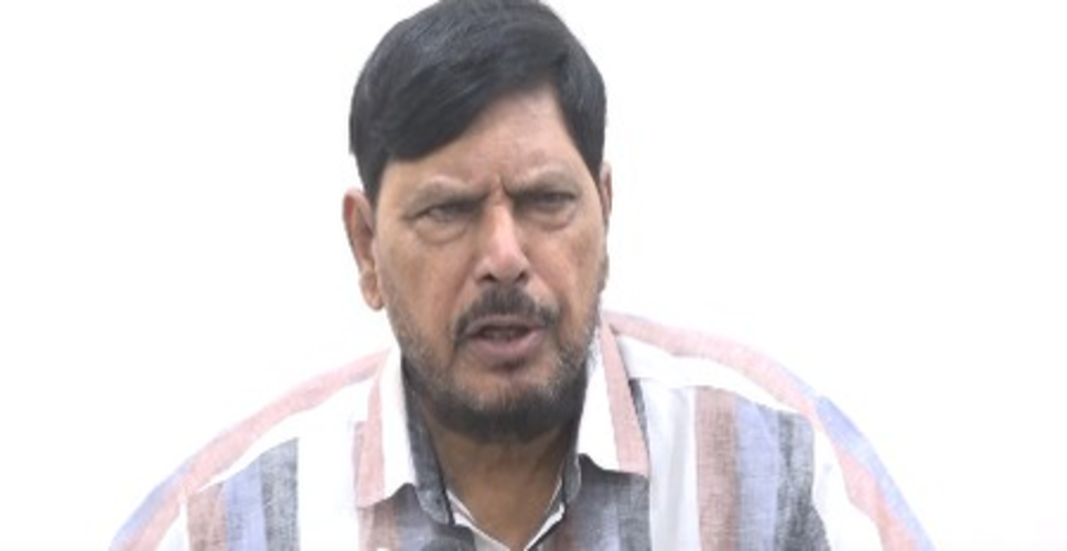 राहुल गांधी के बयान पर आठवले का पलटवार, 'पीएम मोदी को हटाना बच्चों का खेल नहीं'