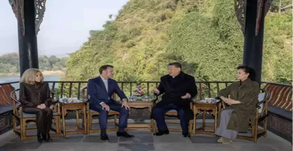 शी चिनफिंग ने फ्रांसीसी राष्ट्रपति के साथ छंगतु में मैत्रीपूर्ण आदान-प्रदान किया