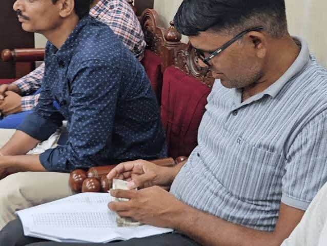 भरतपुर ACB की बड़ी कार्रवाई, फुटेज में देंखे 30 हजार रुपये की रिश्वत लेते दो पटवारी रंगे हाथ गिरफ्तार