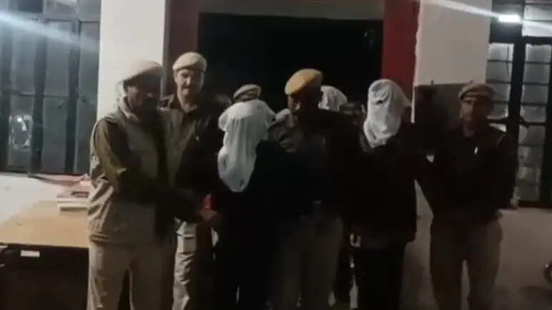 बांसवाड़ा गैंगरेप के 5 आरोपी गिरफ्तार, 2 नाबालिग डिटेन, बॉर्डर से सटे जंगलों में पुलिस लगातार दे रही थी दबिश