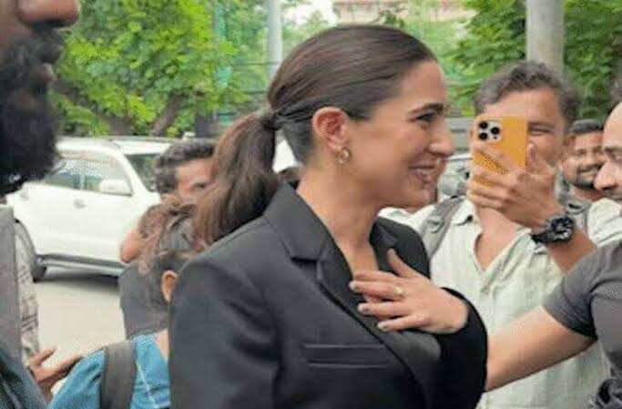 सारा अली खान के सामने भिड़े दो पैपराजी, कैमरा स्पेस को लेकर धक्का-मुक्की और गाली-गलौज; वीडियो वायरल