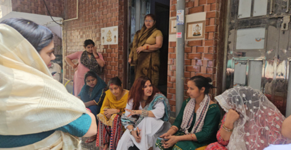 नोएडा में श्रमिकों का आक्रोश: सामाजिक कार्यकर्ता शालिनी ने हरौला गांव पहुंचकर जानी जमीनी हकीकत