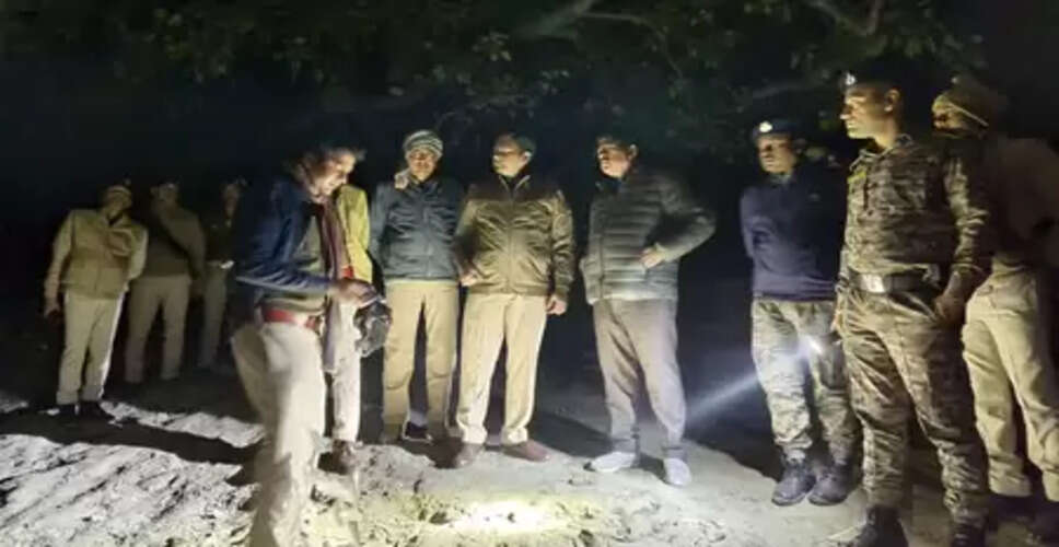 बिहार: सारण में पुलिस के साथ मुठभेड़ में शराब तस्कर घायल, गिरफ्तार, नाव से भारी मात्रा में शराब बरामद