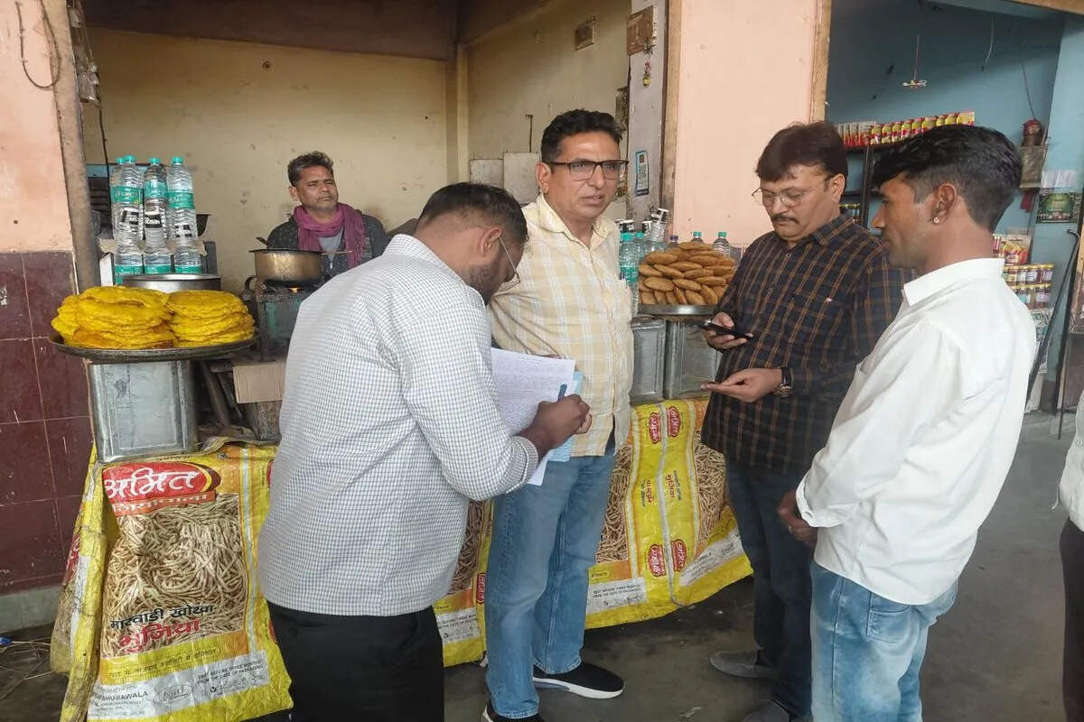 एलपीजी सिलेंडरों की जांच के लिए रसद विभाग का अभियान, कई स्थानों पर हुई कार्रवाई