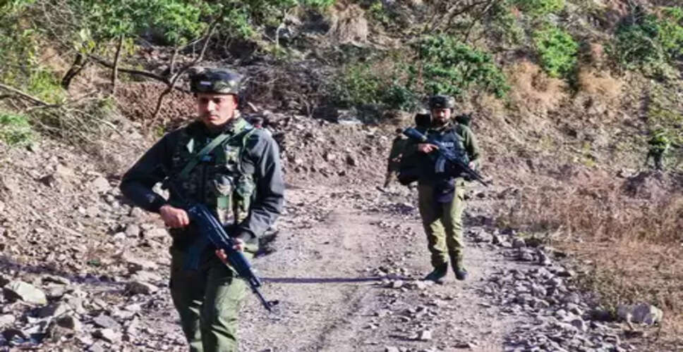 जम्मू-कश्मीर के किश्तवाड़ में सुरक्षा बलों और आतंकवादियों के बीच गोलीबारी